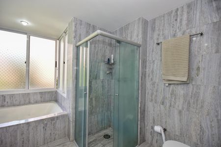 Apartamento à venda com 272m², 4 quartos e 4 vagasBanheiro da Suíte 4