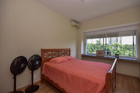 Apartamento à venda com 272m², 4 quartos e 4 vagasSuíte 2