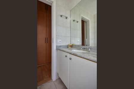 Apartamento à venda com 272m², 4 quartos e 4 vagasBanheiro da Suíte 3