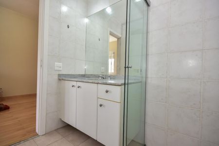 Apartamento à venda com 272m², 4 quartos e 4 vagasBanheiro da Suíte 1