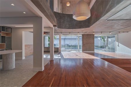 Casa à venda com 4 quartos, 610m² em Jardim Cordeiro, São Paulo