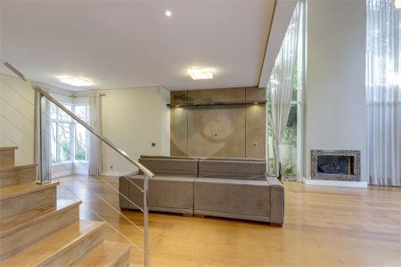 Casa à venda com 421m², 4 quartos e 4 vagas