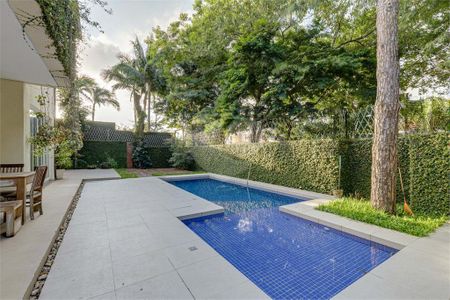 Casa à venda com 421m², 4 quartos e 4 vagas