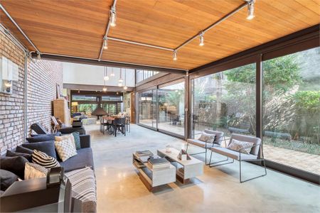 Casa à venda com 5 quartos, 600m² em Santo Amaro, São Paulo