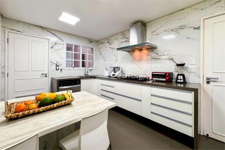 Casa à venda com 5 quartos, 350m² em Santo Amaro, São Paulo