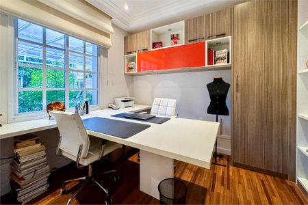 Casa à venda com 5 quartos, 350m² em Santo Amaro, São Paulo