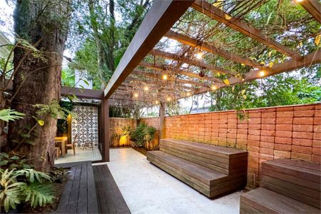 Casa à venda com 5 quartos, 350m² em Santo Amaro, São Paulo