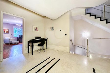 Casa à venda com 5 quartos, 350m² em Santo Amaro, São Paulo