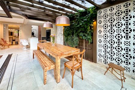 Casa à venda com 5 quartos, 350m² em Santo Amaro, São Paulo