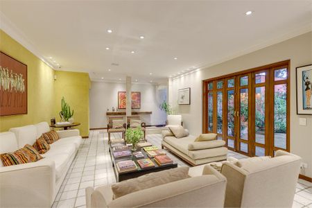 Casa à venda com 4 quartos, 700m² em Chácara Santo Antônio (Zona Sul), São Paulo