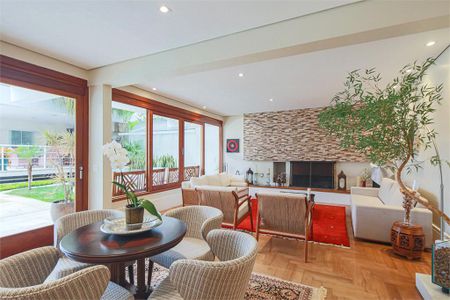 Casa à venda com 6 quartos, 1200m² em Jardim Cordeiro, São Paulo