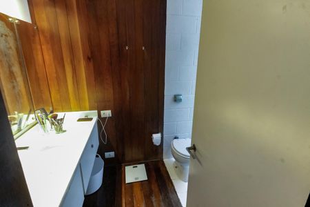 Casa à venda com 509m², 5 quartos e 6 vagasBanheiro da Suíte 3