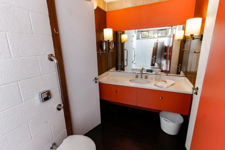 Casa à venda com 509m², 5 quartos e 6 vagasBanheiro - estilo americano