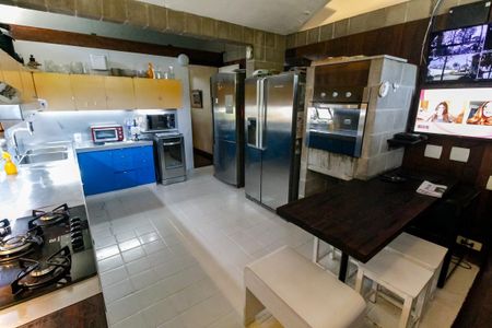 Casa à venda com 509m², 5 quartos e 6 vagasCozinha - Armários
