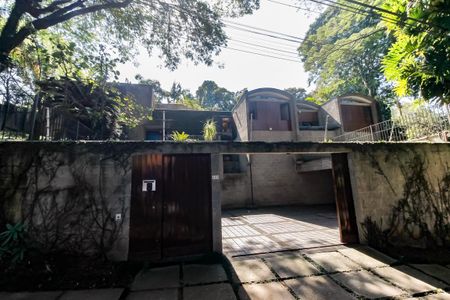Casa à venda com 509m², 5 quartos e 6 vagasFachada e garagem