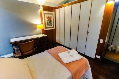 Casa à venda com 509m², 5 quartos e 6 vagasQuarto 2