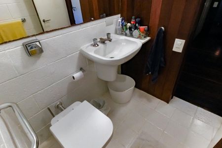 Casa à venda com 509m², 5 quartos e 6 vagasBanheiro da Suíte 1