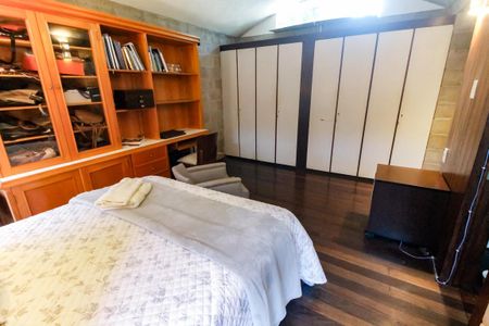 Casa à venda com 509m², 5 quartos e 6 vagasSuíte 3