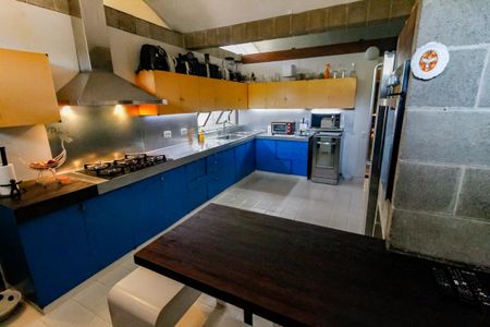 Casa à venda com 509m², 5 quartos e 6 vagasCozinha - Armários