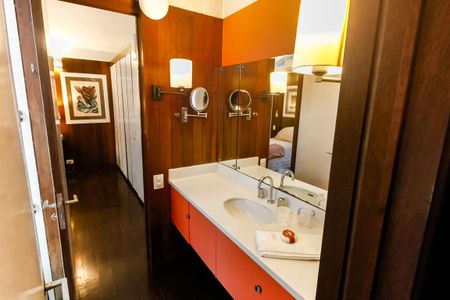 Casa à venda com 509m², 5 quartos e 6 vagasBanheiro - estilo americano