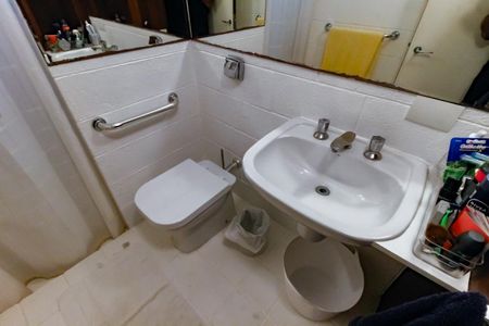 Casa à venda com 509m², 5 quartos e 6 vagasBanheiro da Suíte 1