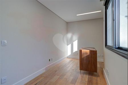 Casa à venda com 3 quartos, 423m² em Granja Julieta, São Paulo