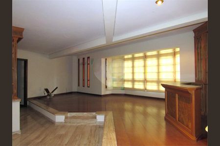 Casa à venda com 598m², 3 quartos e 6 vagas