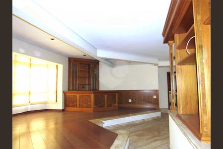 Casa à venda com 598m², 3 quartos e 6 vagas