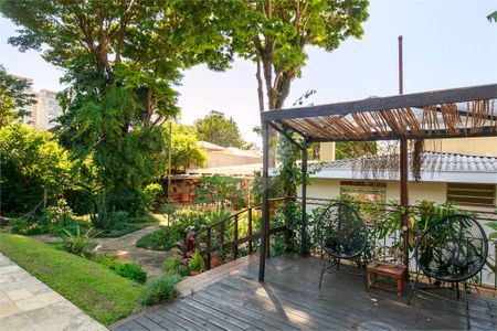 Casa à venda com 4 quartos, 450m² em Campo Belo, São Paulo