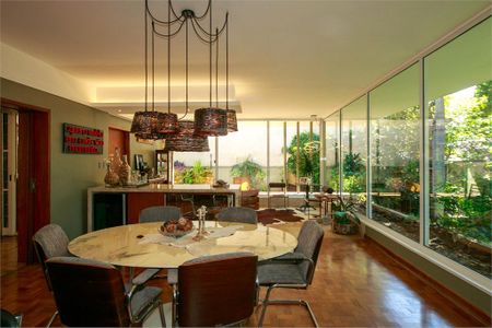 Casa à venda com 4 quartos, 450m² em Campo Belo, São Paulo