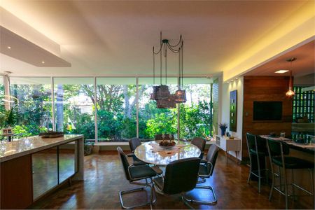 Casa à venda com 4 quartos, 450m² em Campo Belo, São Paulo