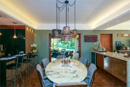 Casa à venda com 4 quartos, 450m² em Campo Belo, São Paulo