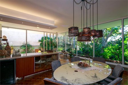 Casa à venda com 4 quartos, 450m² em Campo Belo, São Paulo