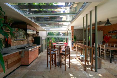 Casa à venda com 4 quartos, 450m² em Campo Belo, São Paulo