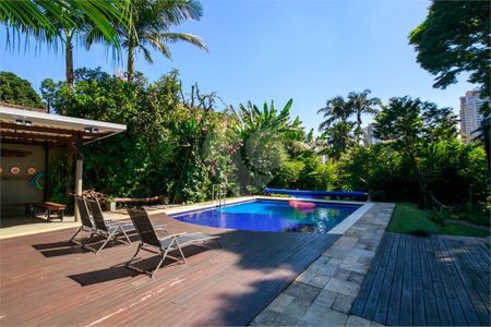 Casa à venda com 4 quartos, 450m² em Campo Belo, São Paulo