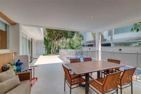 Casa à venda com 3 quartos, 396m² em Jardim dos Estados, São Paulo