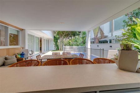 Casa à venda com 3 quartos, 396m² em Jardim dos Estados, São Paulo