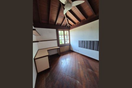 Casa à venda com 3 quartos, 326m² em Matapaca, Niterói