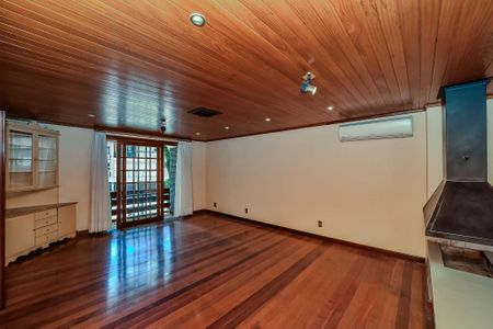 Sala de casa de condomínio à venda com 3 quartos, 330m² em Bela Vista, Porto Alegre