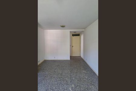 Apartamento à venda com 117m², 2 quartos e 1 vaga Apartamento à venda com 117m², 2 quartos e 1 vagaSala