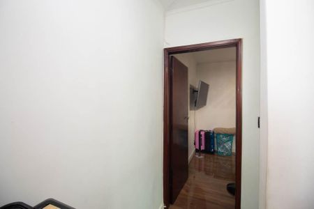 Casa para alugar com 100m², 2 quartos e 2 vagasCorredor