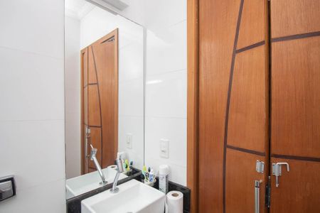Casa para alugar com 100m², 2 quartos e 2 vagasBanheiro Social