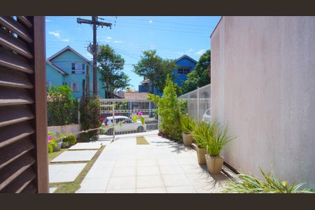 Vista  de casa à venda com 3 quartos, 200m² em Espírito Santo, Porto Alegre