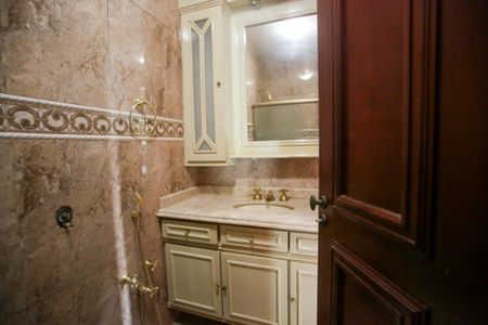 Casa à venda com 351m², 5 quartos e 4 vagasBanheiro da Suíte 3