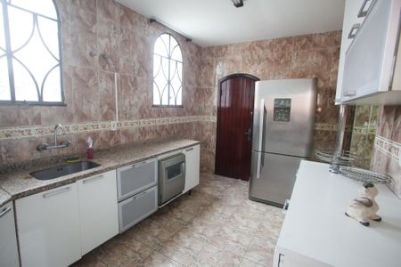 Casa à venda com 351m², 5 quartos e 4 vagasCozinha