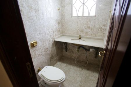 Casa à venda com 351m², 5 quartos e 4 vagasLavabo