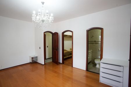 Casa à venda com 351m², 5 quartos e 4 vagasSuíte 1