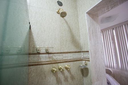 Casa à venda com 351m², 5 quartos e 4 vagasBanheiro da Suíte 1