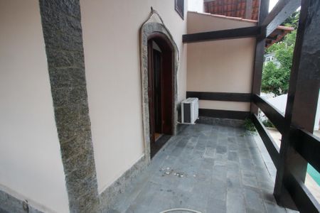 Casa à venda com 351m², 5 quartos e 4 vagasVaranda da Suíte 1