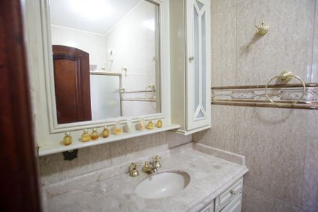 Casa à venda com 351m², 5 quartos e 4 vagasBanheiro da Suíte 1